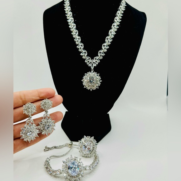 Full Swarovski style Necklace Set - Picture 1 of 5